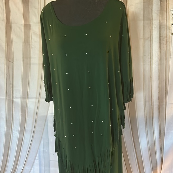 Emerald green 2pc rhinestone pantsuit.  Tunic shawl top with 4” fringes. - Picture 2 of 7